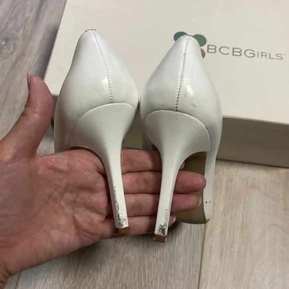 BCBGirls white leather heels w/satin bow* - Picture 5 of 9